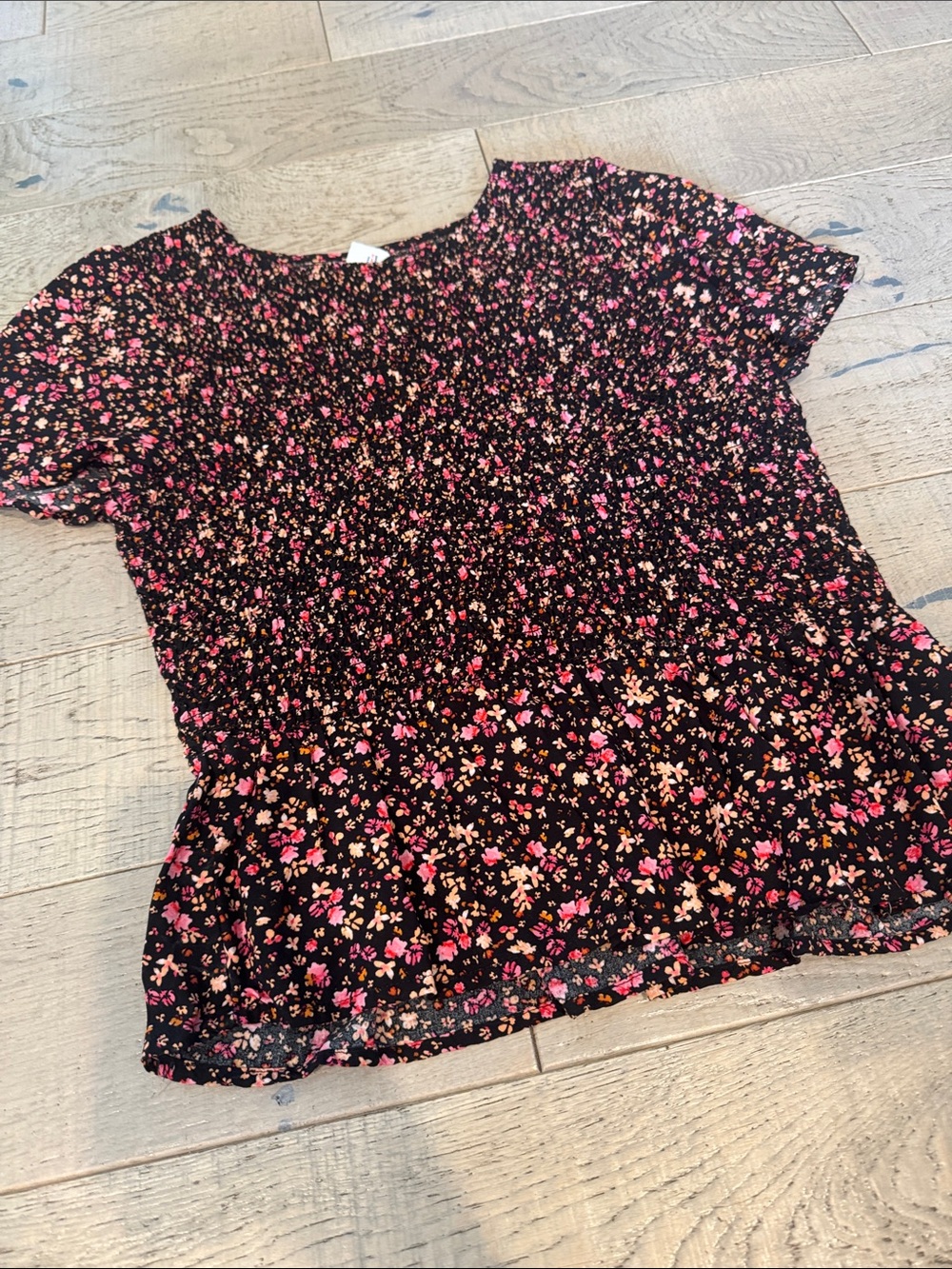 Old navy  Black Short Sleeve Smocked Peplum Top - Pink & Cream Flowers